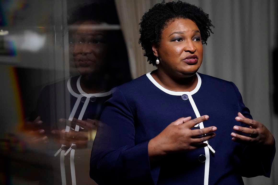 stacey-abrams-looking-to-sports-betting,-bulldogs-football-in-georgia-governor-race