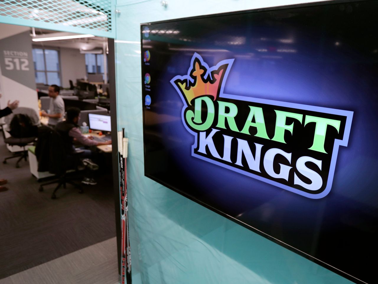 draftkings-notches-first-profitable-quarter,-could-repeat-feat-in-q4