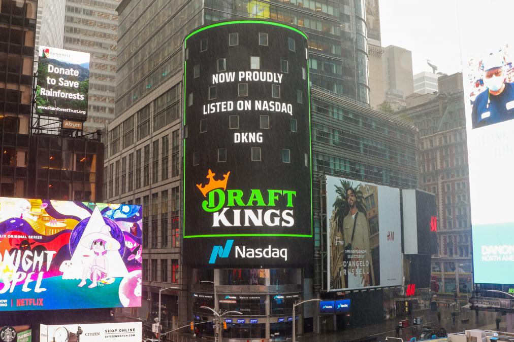 draftkings’-q1-boosted-by-super-bowl-parlays,-prop-bets,-says-analyst
